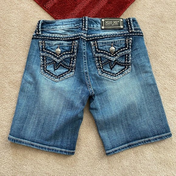 Miss Me 27 Easy Bermuda Denim Shorts Actual W 29.5 x I 9 3/4 - Picture 5 of 10
